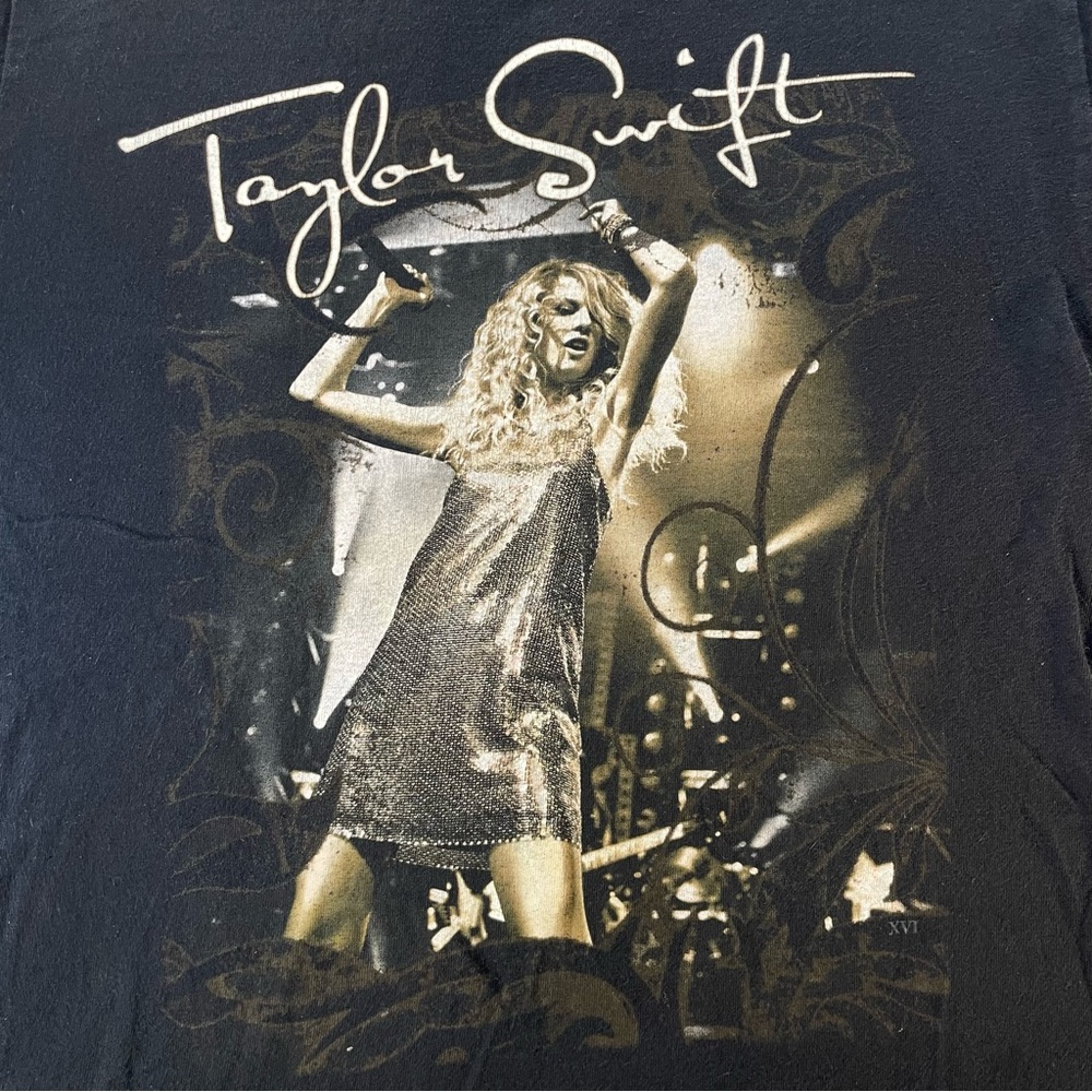 Taylor Swift 2009 Fearless Tour T Shirt Size Small